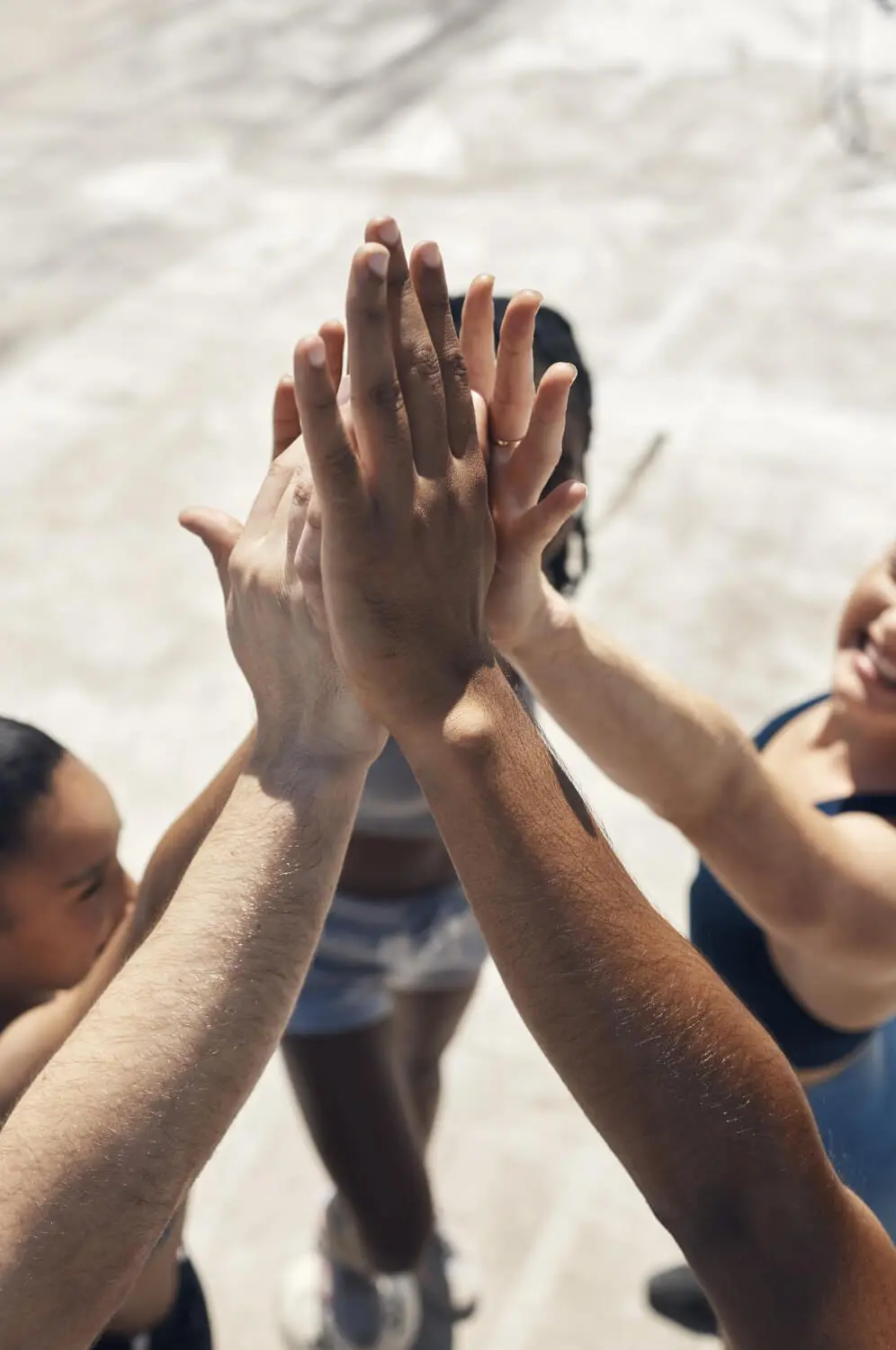 succès team building bras levés